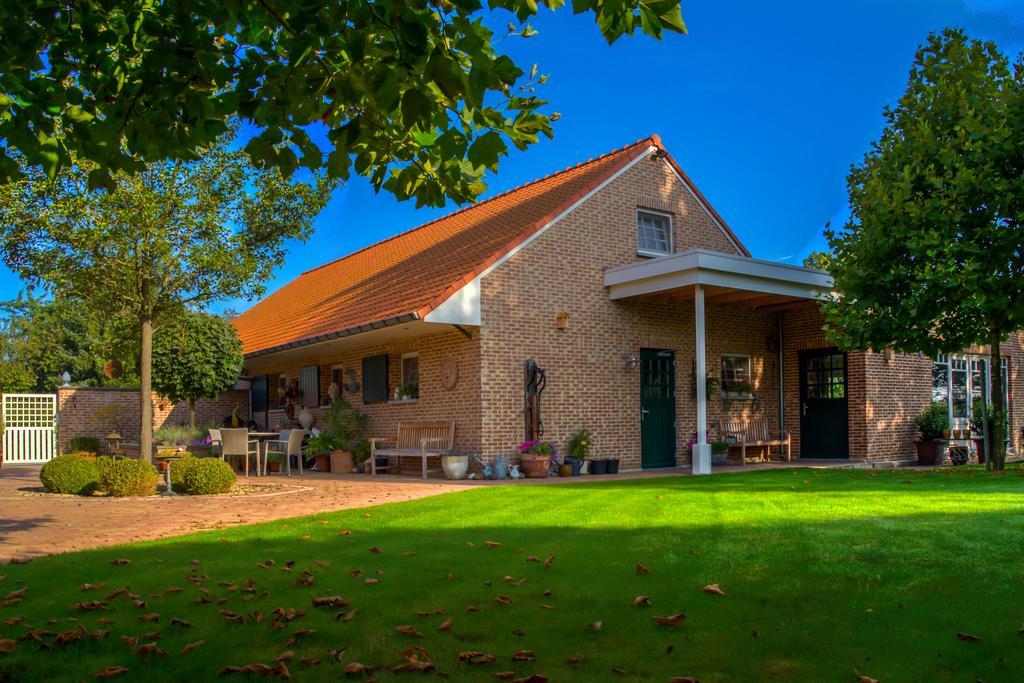 Vakantiehuis Aen De Roderburgh Maaseik Exterior photo